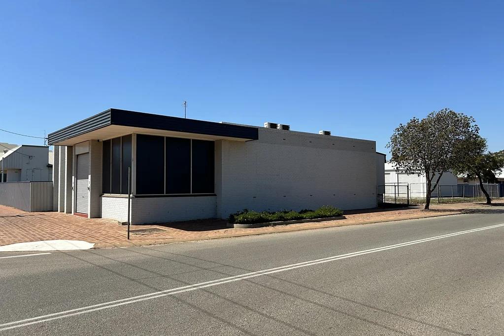 Moora "High Quality Business Building ? Moora CBD"