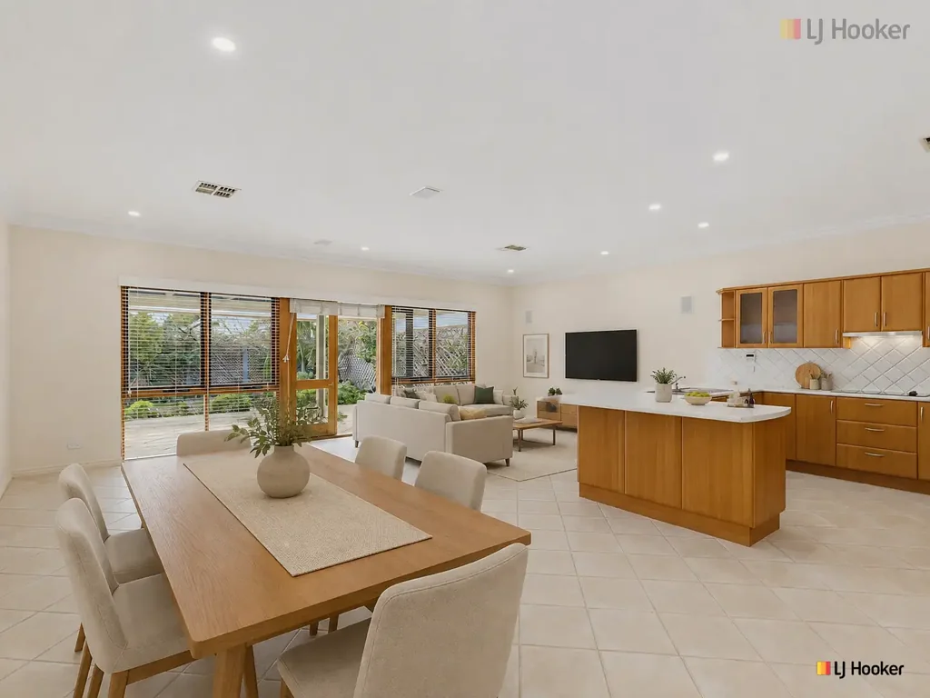 LOCATION, CONVENIENCE, LIFESTYLE!