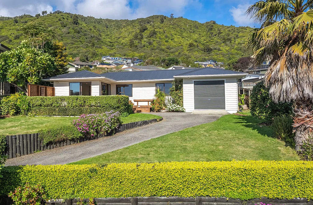 Waikanae 3ห้องนอน Modern Comfort | Sunny Elevated Outlook