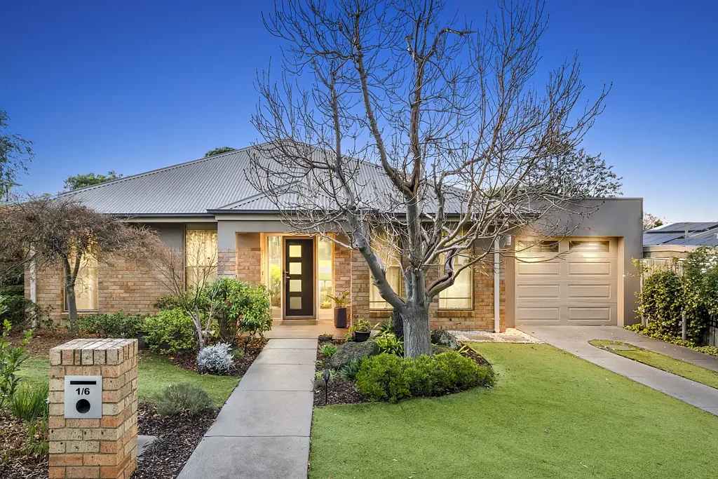 Mount Waverley 3غرفة نوم Single-Level Style, Space and Convenience on 419sqm (Approx.)
