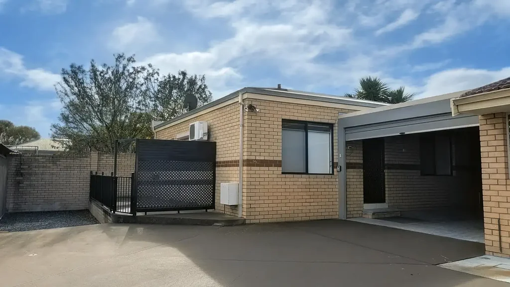 2 Bedrooms 1 Bathroom House for Rent in Beaconsfield