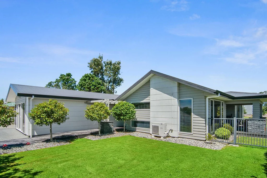 Westport 4 Bedroom Sophistication, Style and a Huge Section!