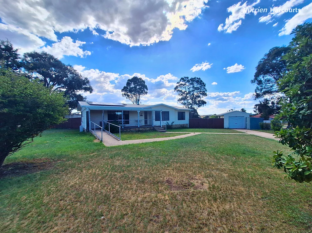 Deepwater 4 Bedroom Charming Family Home on Expansive Land