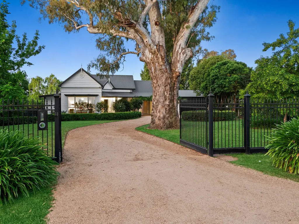 15 Logan Street, Mansfield, VIC 3722