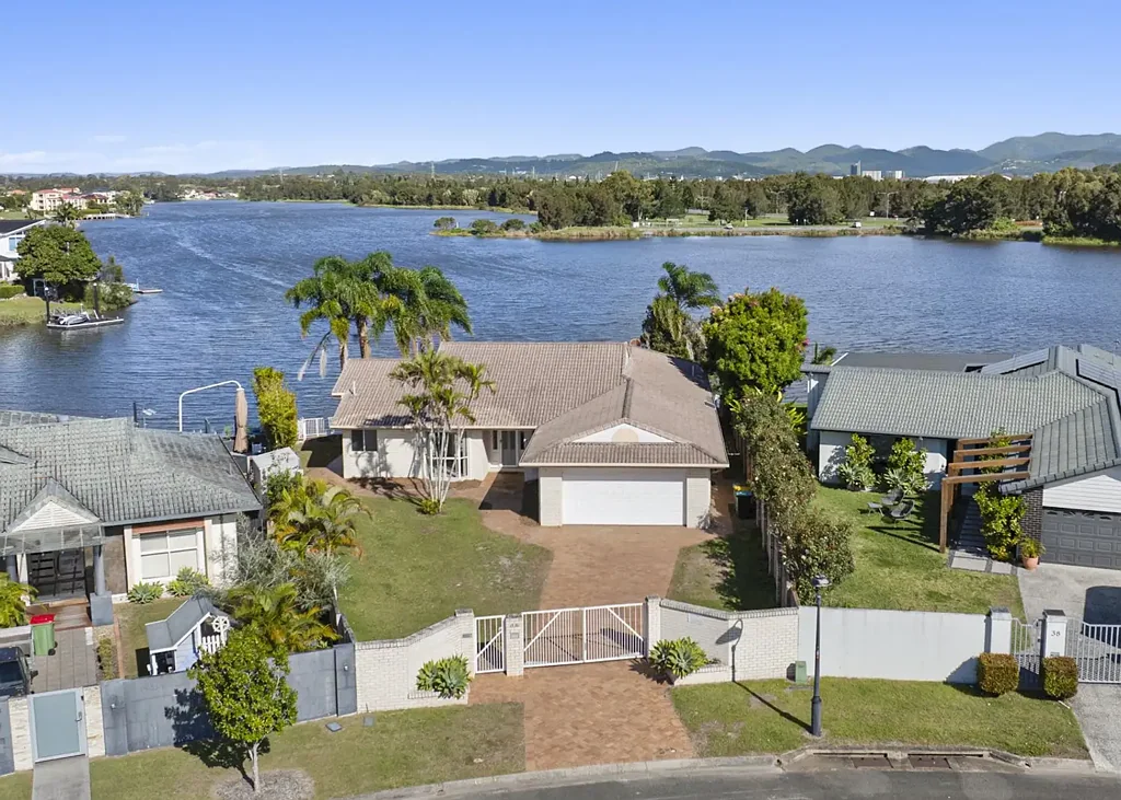 Great Family Home with Amazing Water & Hinterland Views!
