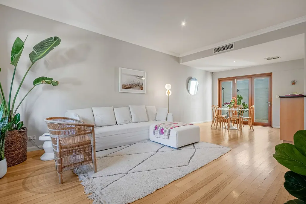 Subiaco 3Phòng ngủ Character Charm, Courtyard Living & Lifestyle Convenience in the Heart of Subiaco