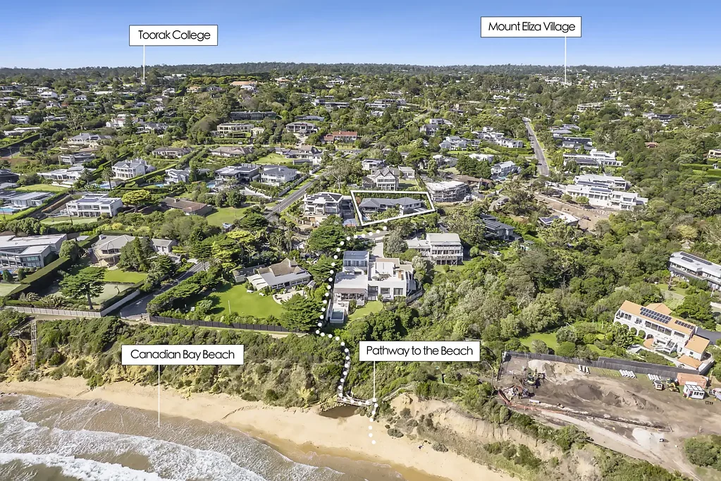 Mount Eliza 4房 海滨瑰宝 数米海岸线 完美设计 壮丽景观 卓越舒适 宽敞空间 高端厨房 主卧套房 家庭办公室 管道供暖 硬木地板 羊毛地毯 果树花园 4车车库 顶尖学校 Beach Haven