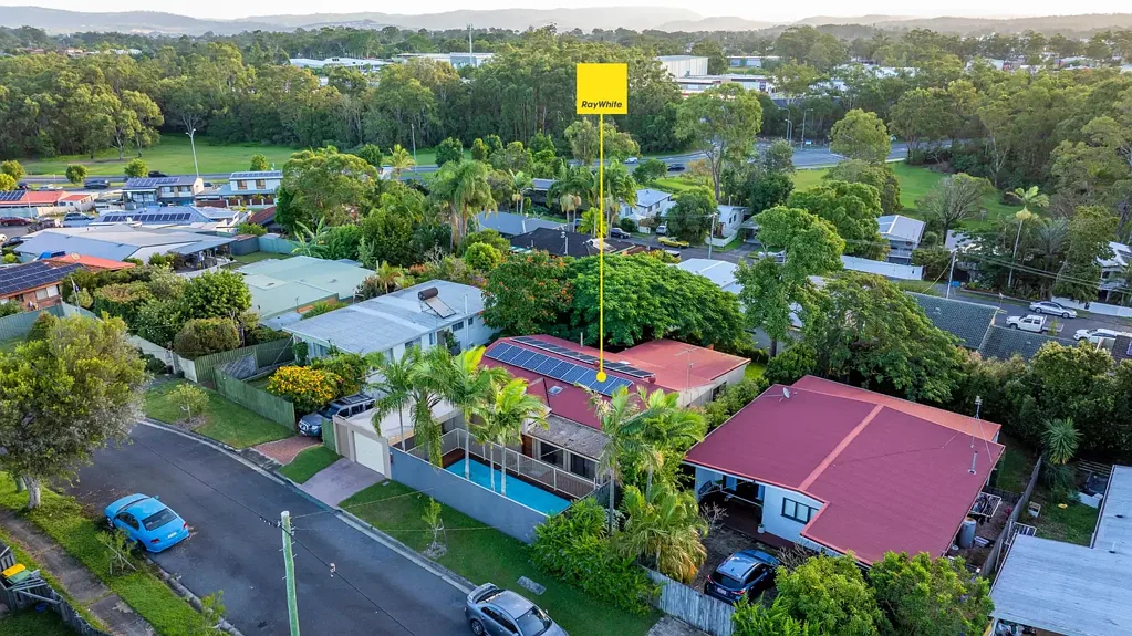 27 Cooleroo Crescent, Southport, QLD 4215