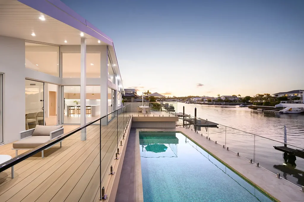Runaway Bay 4 Bedroom Luxurious Single Level Waterfront Oasis