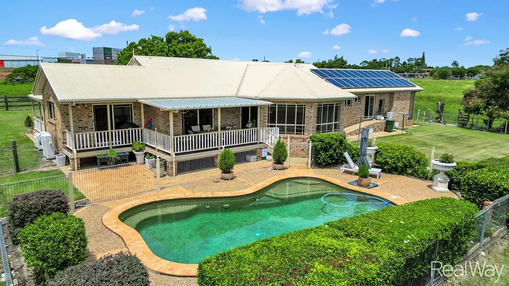 Kepnock 4房  The Homestead in Kepnock - A Private, Rural Escape in Town on Acreage with a Coastal Leaning!