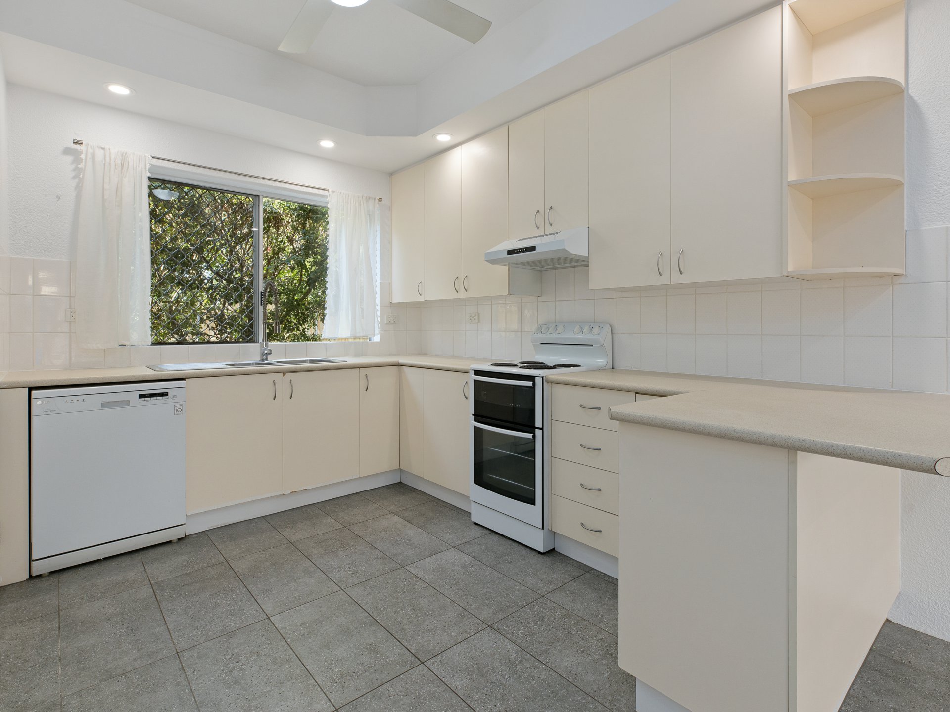 78-80 CUNNINGHAM ST, YORKEYS KNOB QLD 4878, 0 chambres, 0 salles de bain, Townhouse