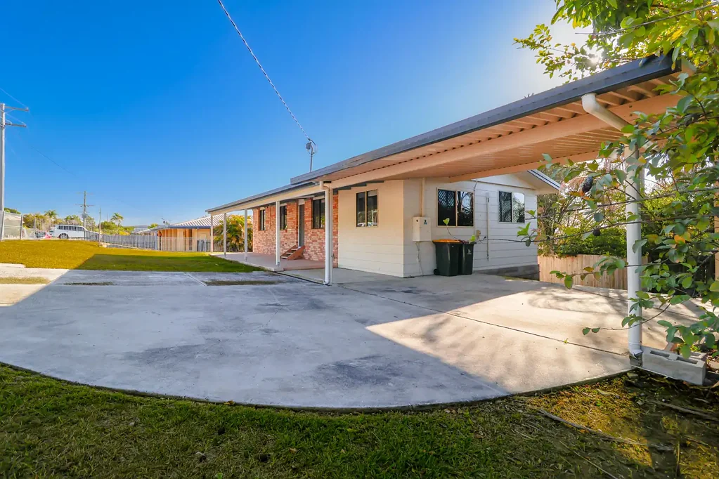 FEEL AT HOME THE MOMENT YOU ARRIVE AT 3 WATFORD STREET, TELINA.