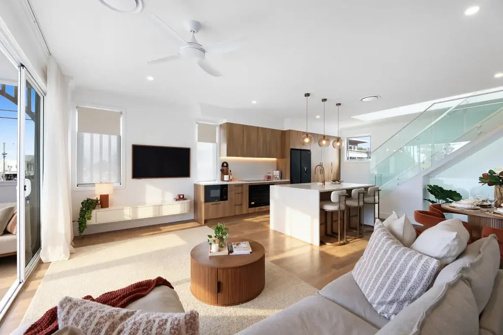 Paradise Point 3 Bedroom Brand-New Mediterranean Style, Moments from the Paradise Point Waterfront