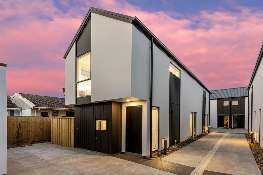 Near New Quality Townhouse with Parking