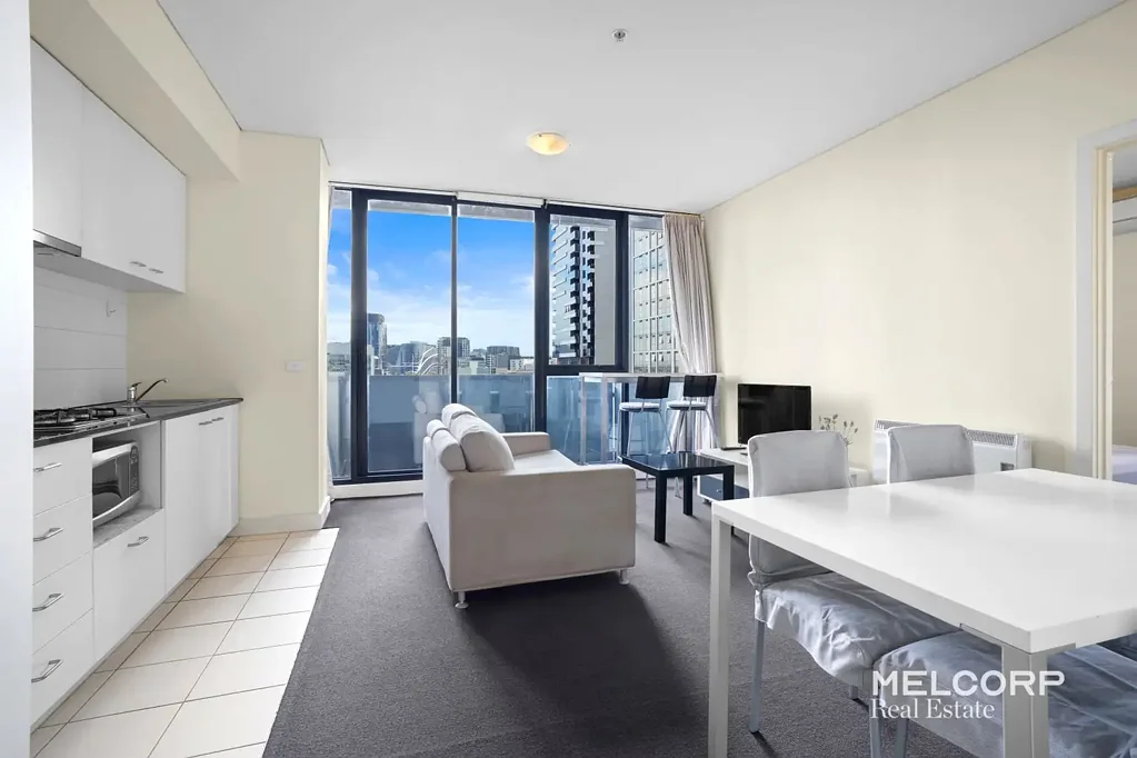 FURNISHED APARTMENT IN THE HEART OF IT ALL