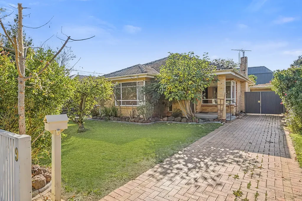 Flexible Family Living with Multiple Zones in Prime Bentleigh East Pocket