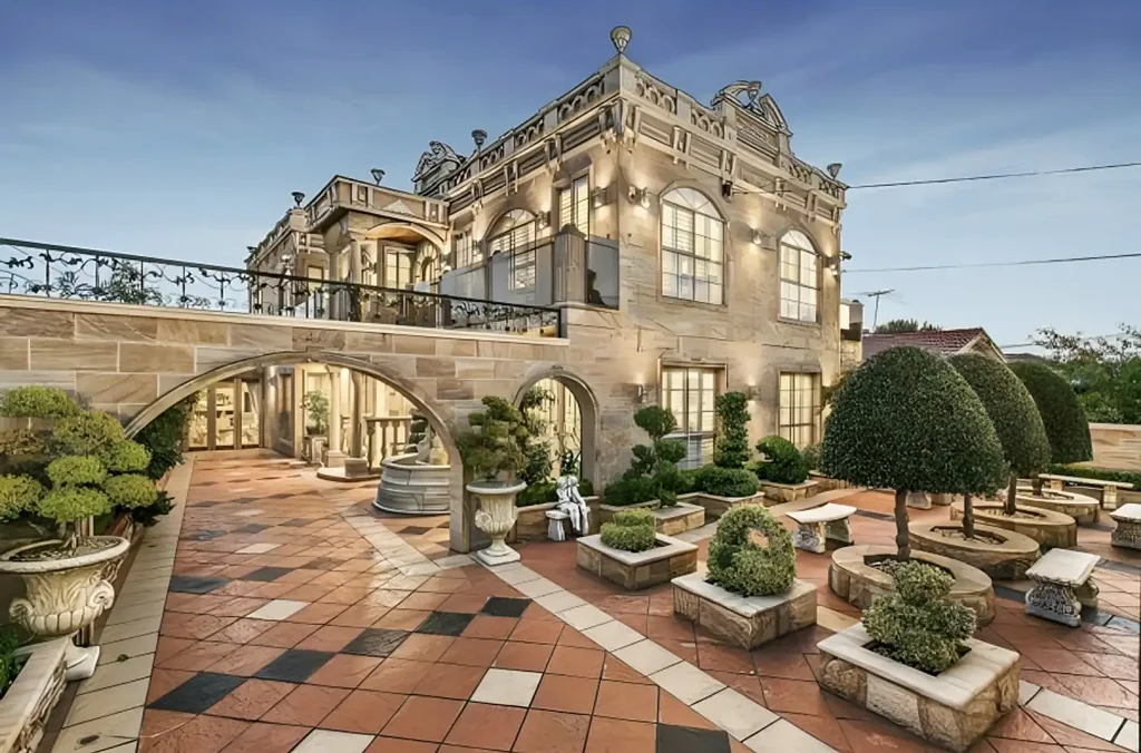 Clayton South 6ਬੈੱਡਰੂਮ The Brief: One of Melbourne’s Most Prestigious Residences