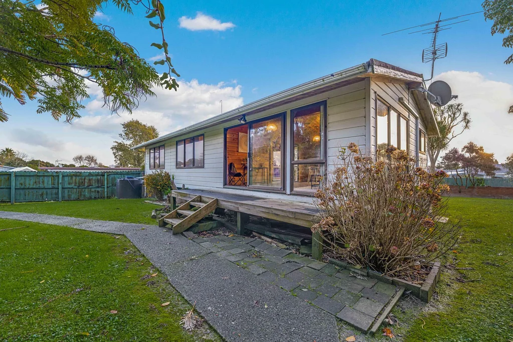 Papakura 3Moenga VENDOR MET THE MARKET - MUST SELL!