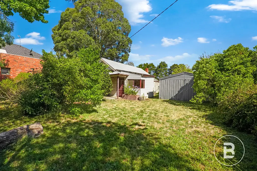 Ballarat Central 1房  CENTRAL RENOVATOR ON RARE BLOCK OF AROUND 650M2 (APPROX.)