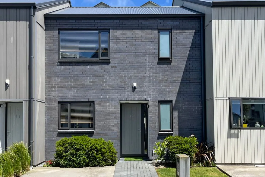 Johnsonville 3部屋 Spacious, Secure and Low Maintenance Living!