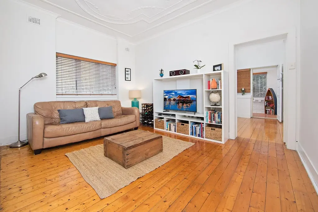 Beachside One Bedroom Apartment + Sunroom