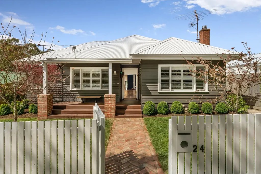 24 Jeffreys Street, Woodend, VIC 3442