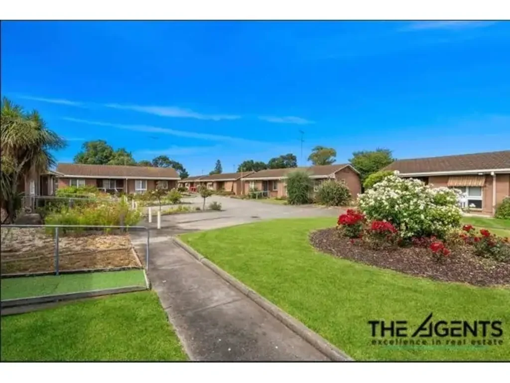 Modern 1-Bedroom Unit with Private Backyard in Prime Location