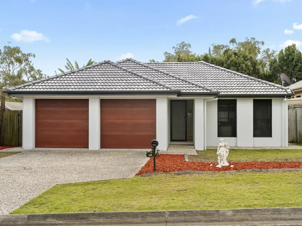 Calamvale 4ਬੈੱਡਰੂਮ Tastefully Renovated: Fresh Paint, New Flooring, New Lighting & Repainted Roof