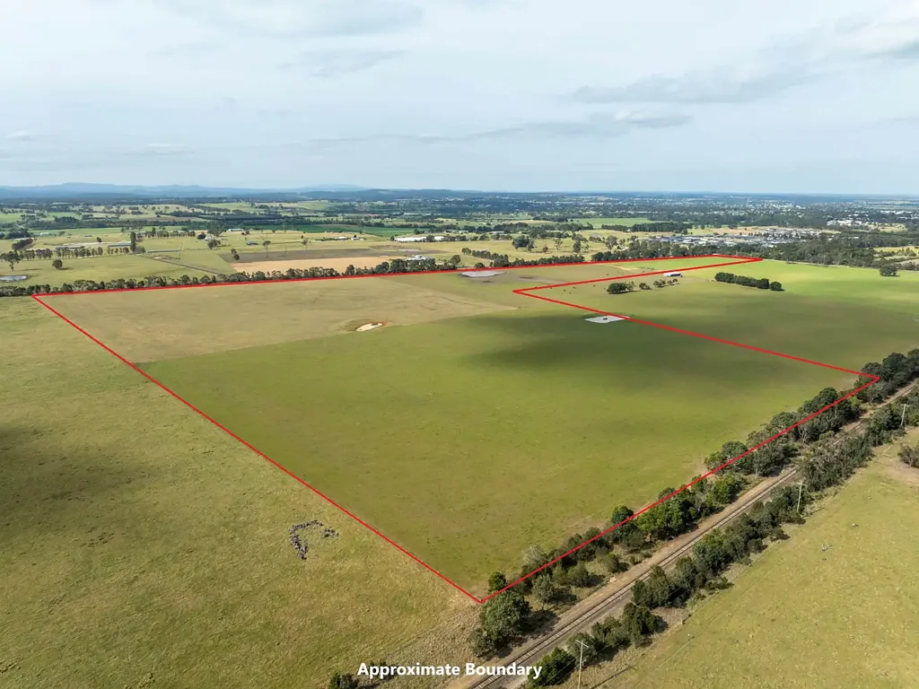 Bairnsdale 101 ACRES IN TOWN!