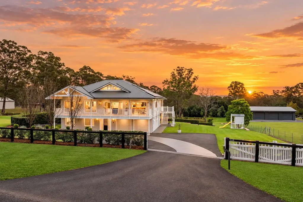 Pitt Town 6房  Ultimate Entertainer: Resort-Style Living Across an Elevated Lifestyle Estate