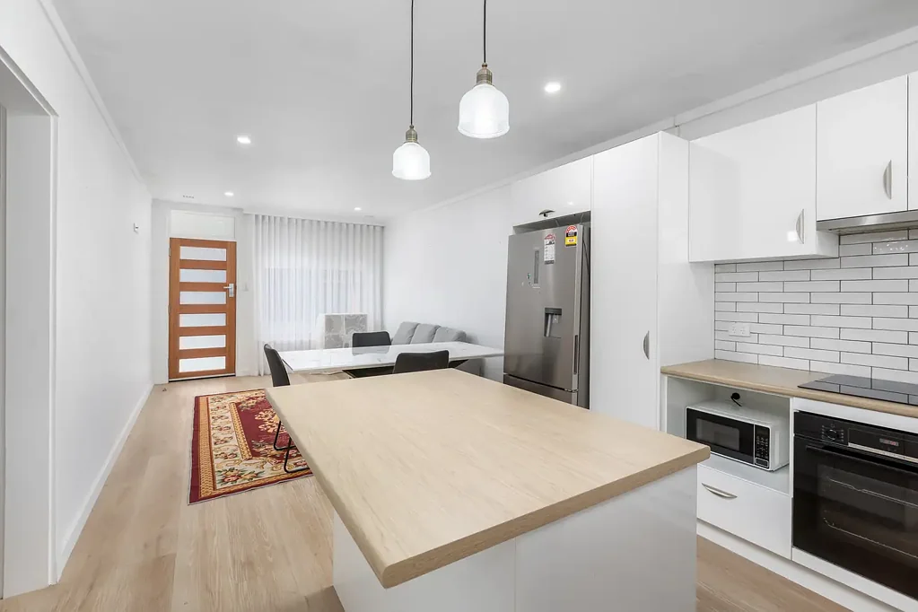 Bunbury 2房  GUIDING HIGH $500,000's
Tenanted at $650 per week
