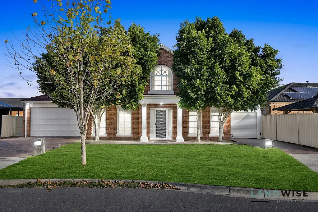 Caroline Springs 5Kwarto Spacious Family Living Just Moments from CS Square, Schools & Transport