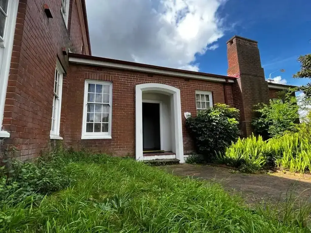 ROOM IN BOARDING HOUSE