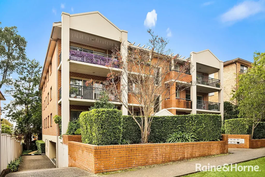 Carlton 2房 北向采光超广 5分钟步程便利 现代厨房宽敞卧室 车库安全入口 Effortless Modern Living In Central Locale