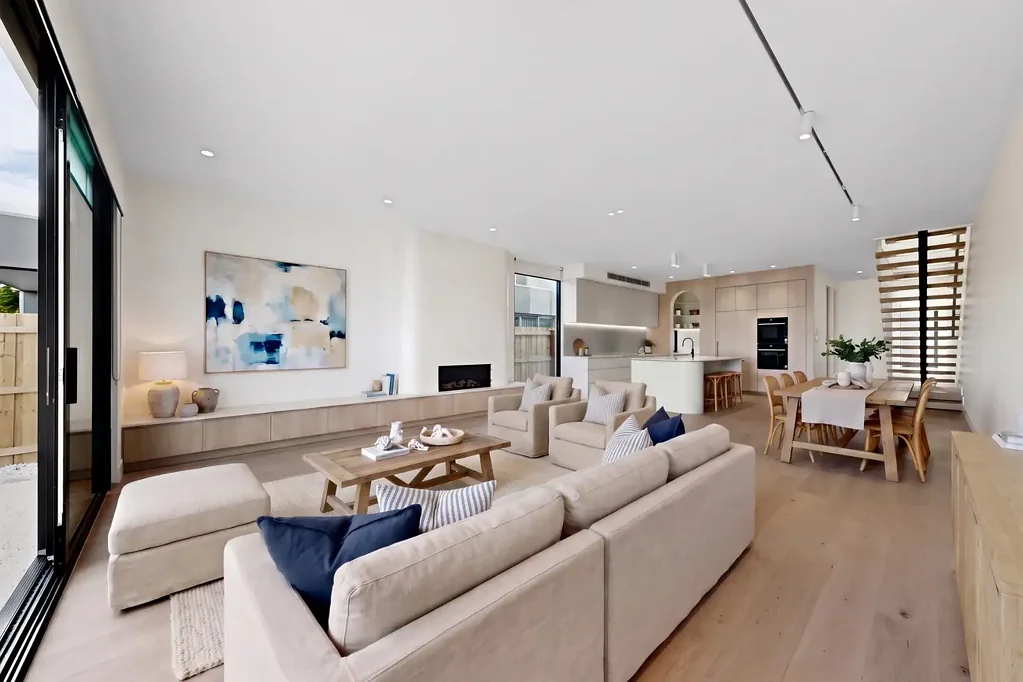 Architecturally Designed Luxury Townhouse in the Heart of Bentleigh