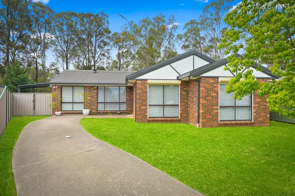 Cranebrook 3房 多代同堂设计 五卧三卫齐全 翻新厨房明亮 Samuel Terry学区 中心地段宁静 Move-in Ready Home + Portable Granny Flat + Teen Retreat