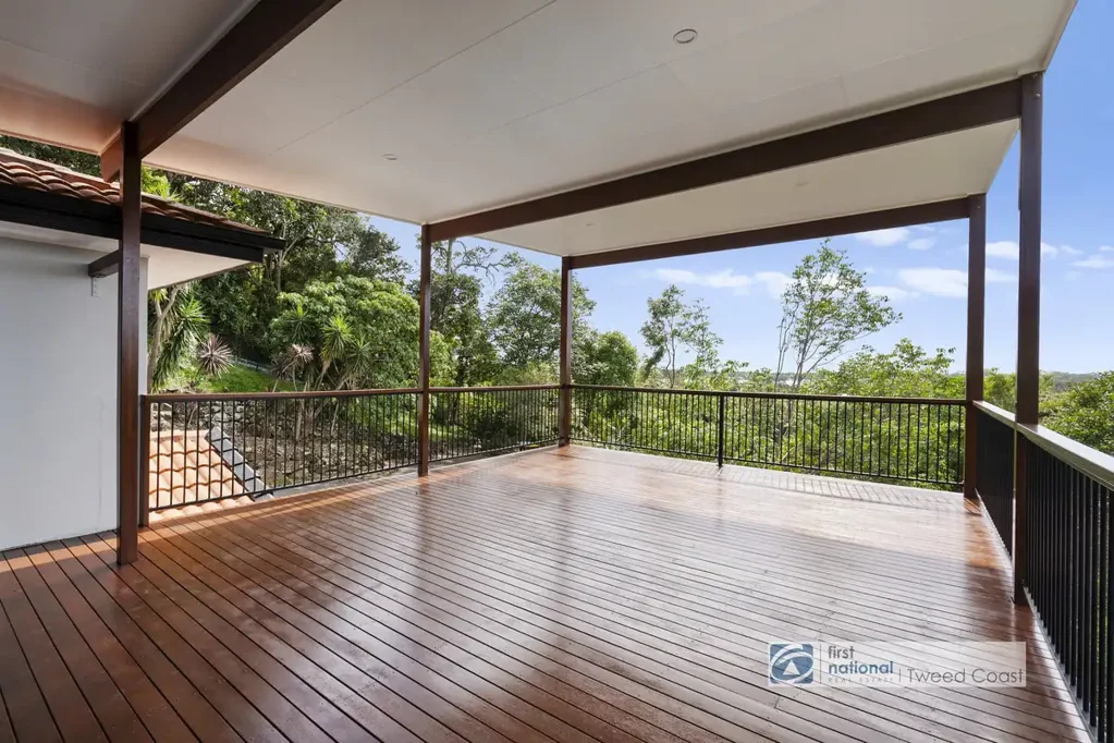 Banora Point 4ห้องนอน Renovated Coastal Haven with River Views - Rented at $1300pw