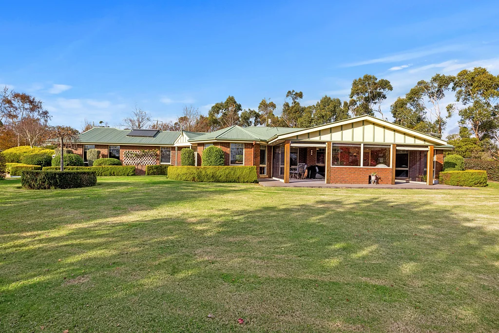 Meeniyan 4 Bedroom PRIVACY & SERENITY AMONGST STUNNING GARDENS!