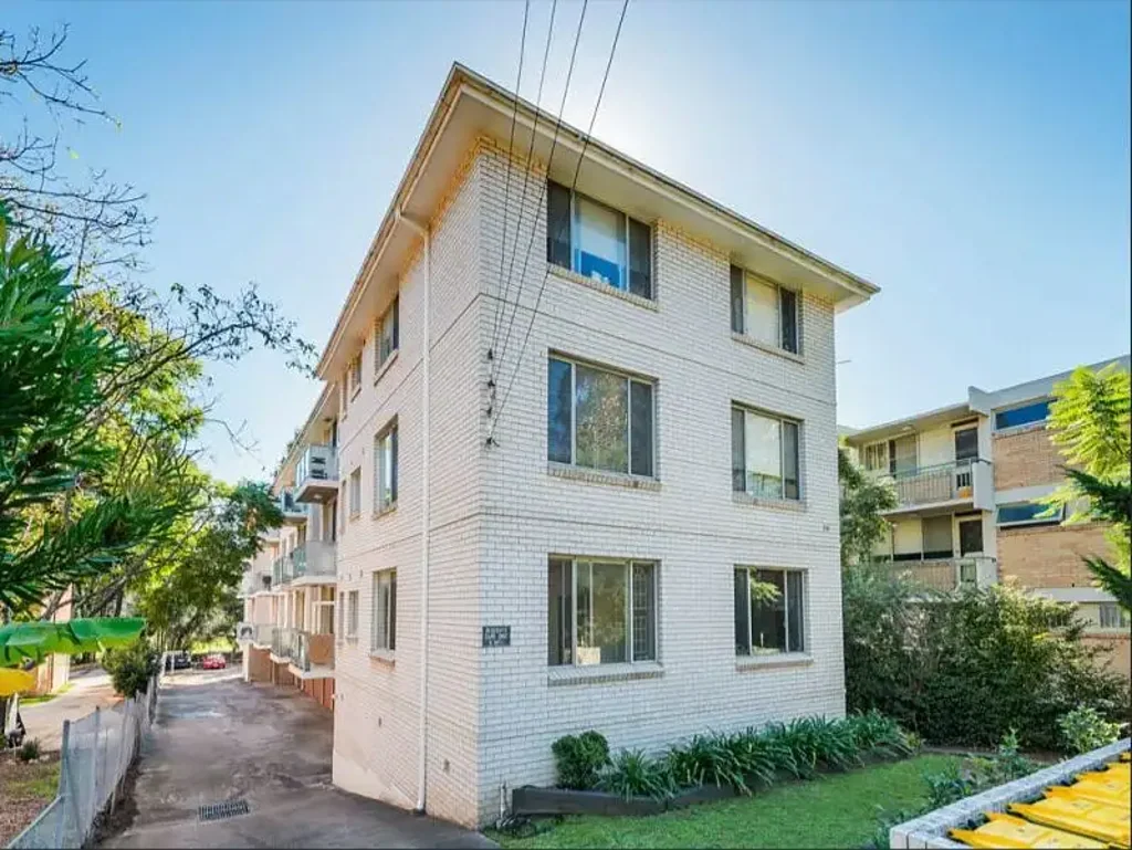 Bright & Modern Pet-Friendly Apartment
