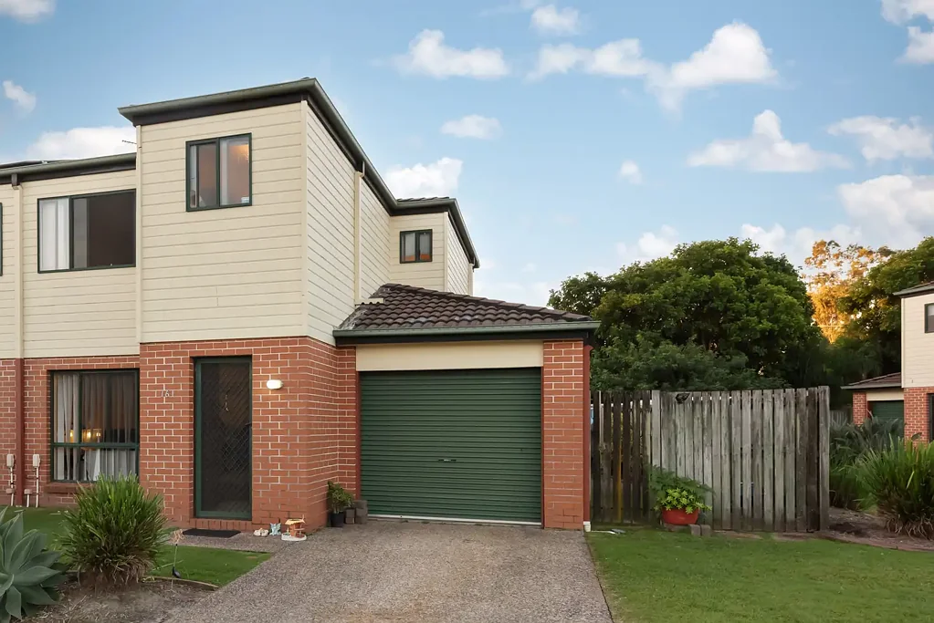 Upper Coomera 3房  Big Backyard, Bigger Opportunity - Rare Townhouse with Room to Grow