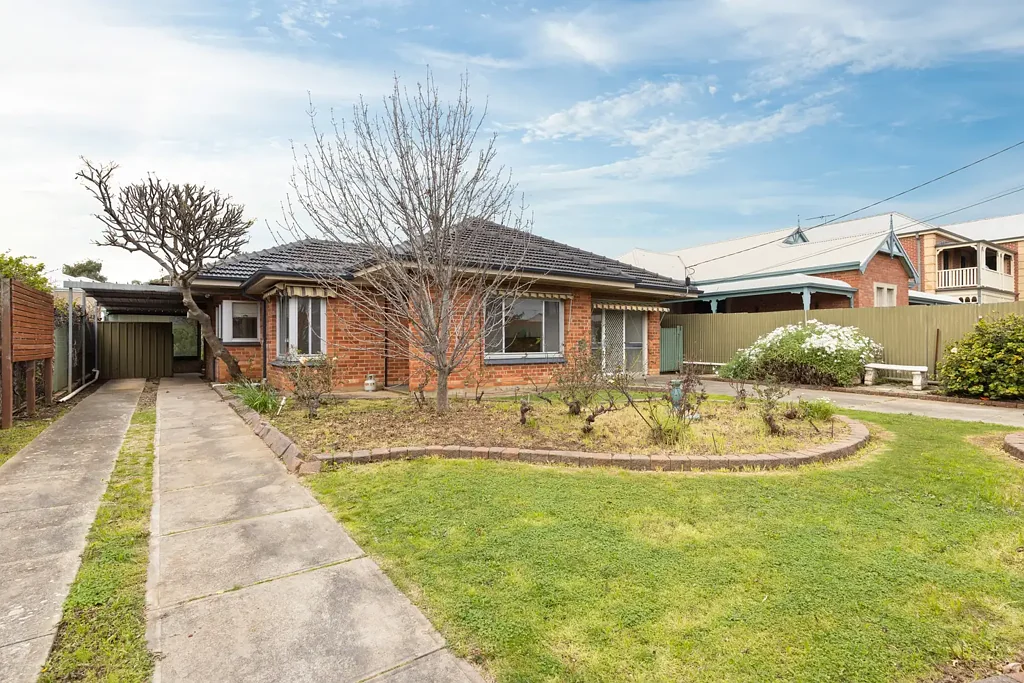 Seacliff 3 Slaapkamer Find opportunity: where coastal living meets future potential
