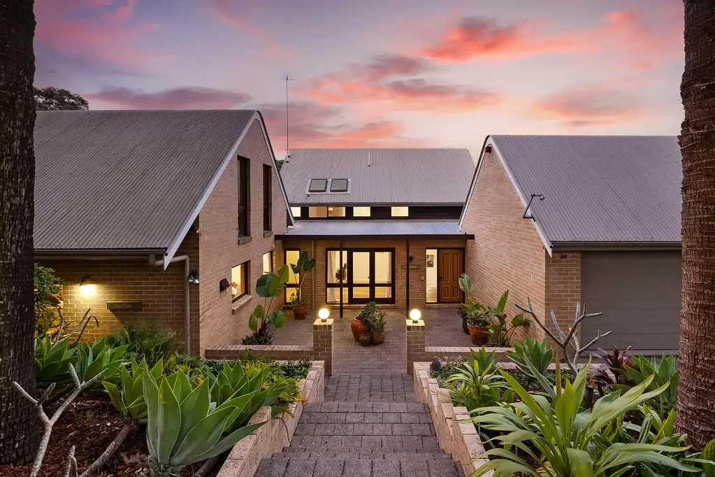 Mona Vale 6ਬੈੱਡਰੂਮ Sweeping family sanctuary moments from Bungan Beach