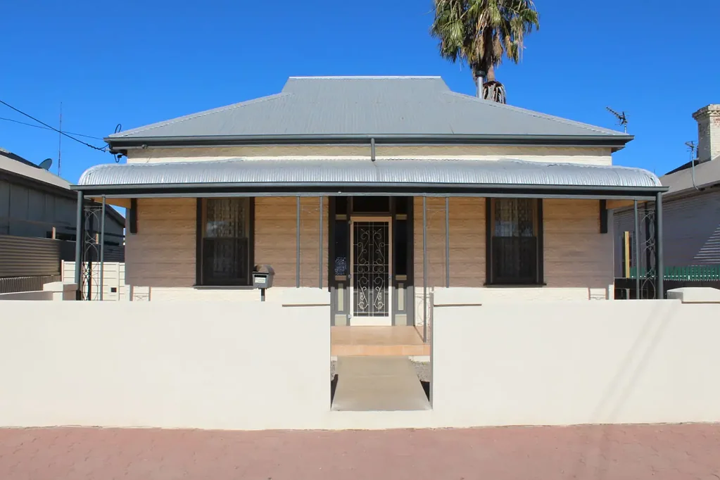 Neat and Tidy 3 Bedroom home in convenient location