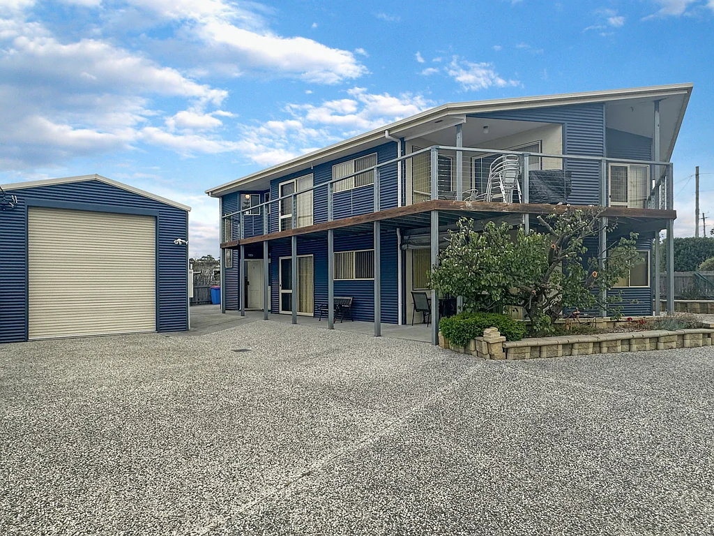 Stieglitz 6 Bedroom Sold As Going Concern!