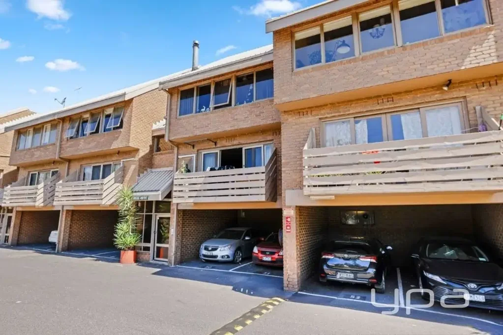 Tullamarine 2房 维护良好社区 游泳池网球场 宽敞实用空间 便利交通学校 优雅低维护生活 The Perfect Blend of Comfort, Convenience & Flexibility