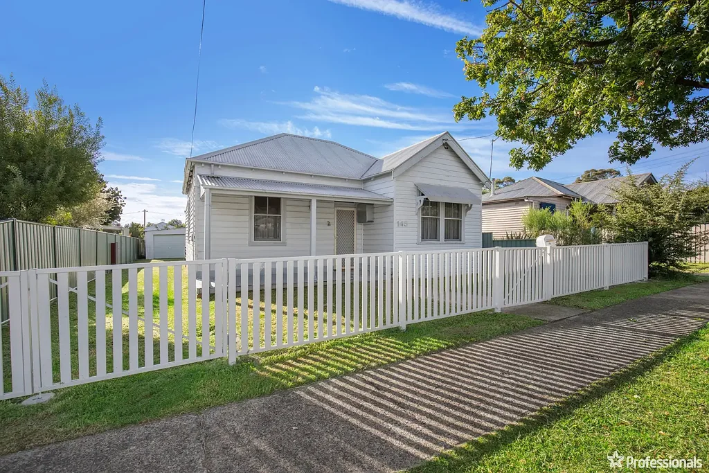 NEWLY RENOVATED CHARMING COTTAGE CLOSE TO HOSPITAL!