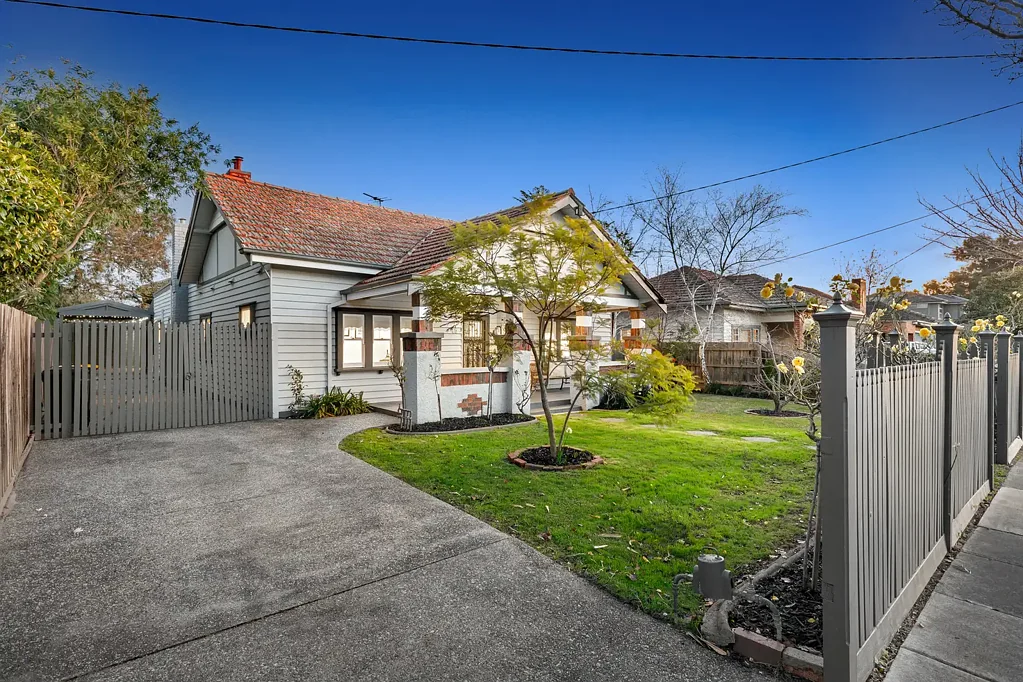 10 Eleebana Avenue, Hughesdale, VIC 3166