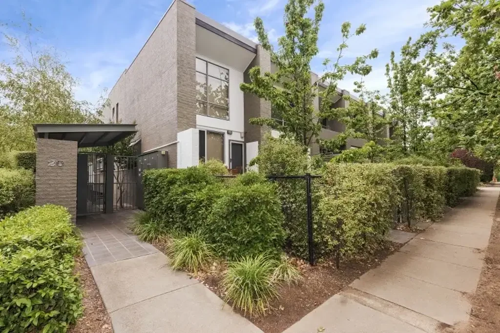 Charming 1-Bedroom Apartment in Sought-After Braddon Location