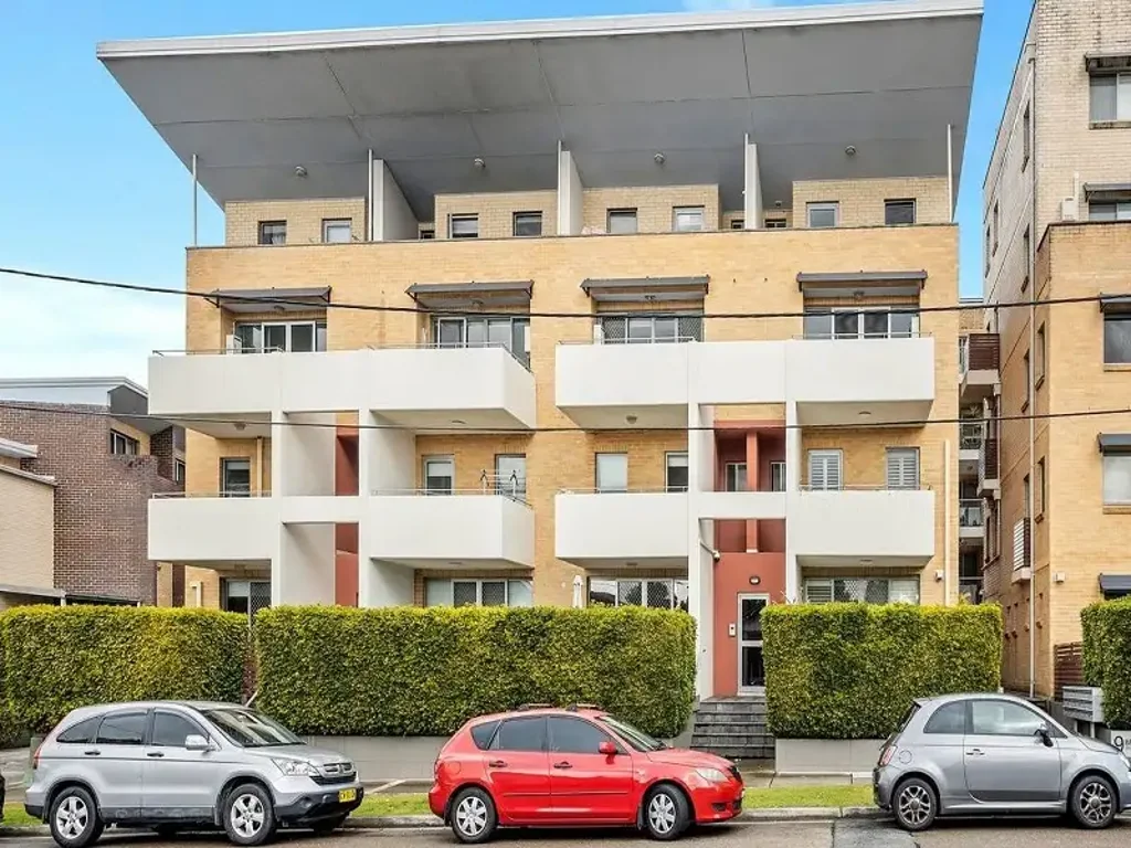 Lovely & Spacious 1-Bedroom Split-Level Townhouse