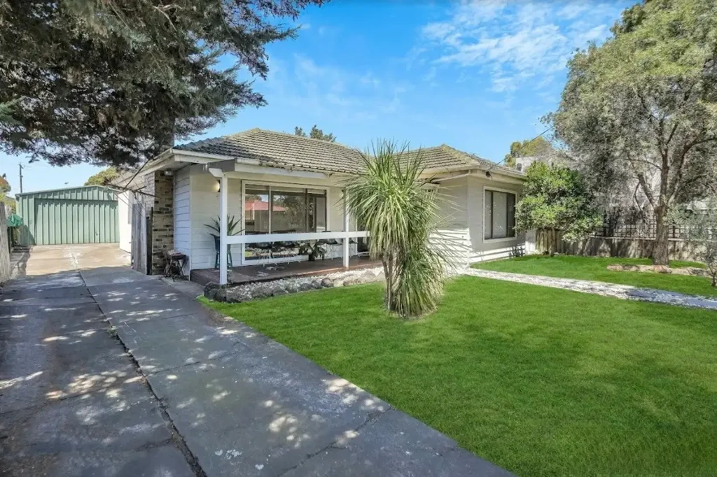 Altona North 3Kwarto A Classic Altona North Opportunity with Space, Location and Future Upside.
